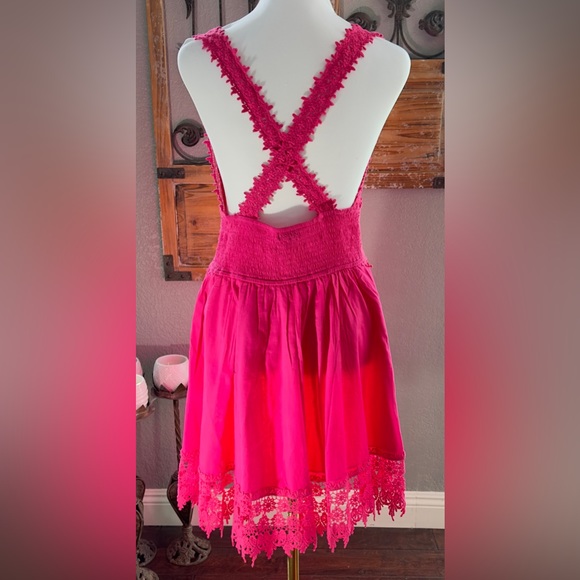 NWOT Venus Hot Pink Fuchsia Open Crochet Lace Strappy Shirred Back Sundress Sz M - Picture 2 of 10